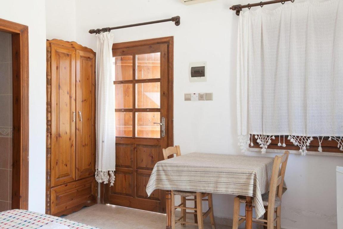 Glaro Garden Hotel Agia Trias Exterior photo