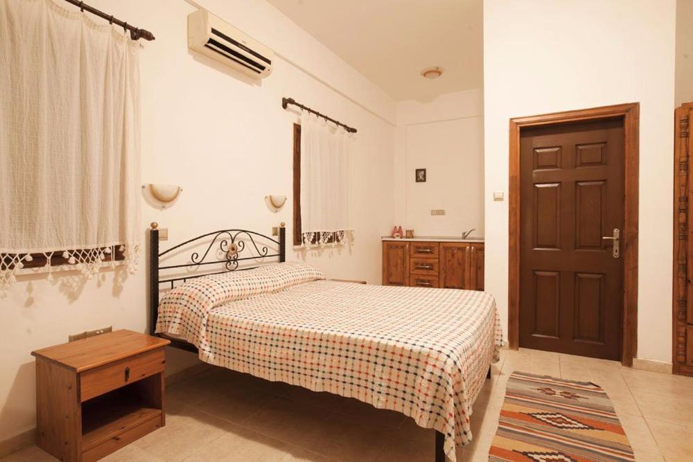 Glaro Garden Hotel Agia Trias Exterior photo